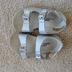 Merrell Girls Bare Steps 6.5 size